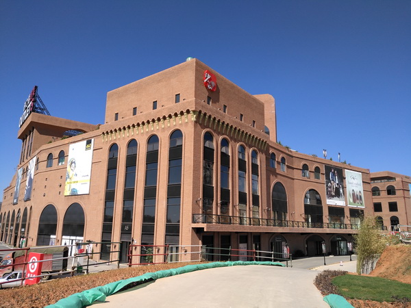 砂之船(昆明)奧特萊斯藝術(shù)商業(yè)廣場(chǎng)